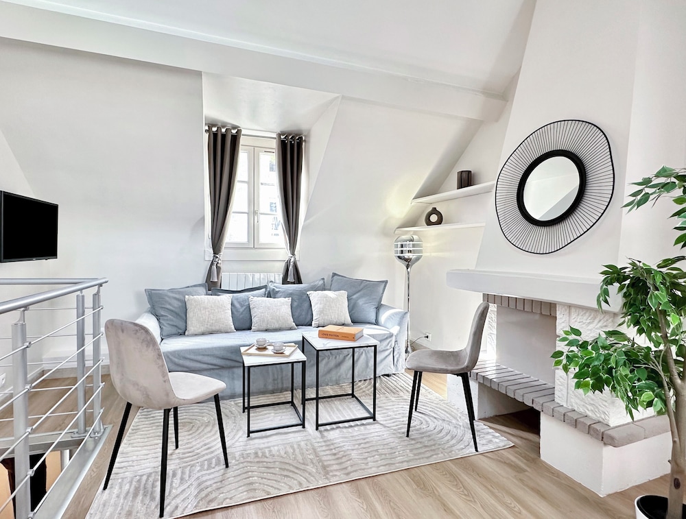 Deluxe Duplex, Courtyard View