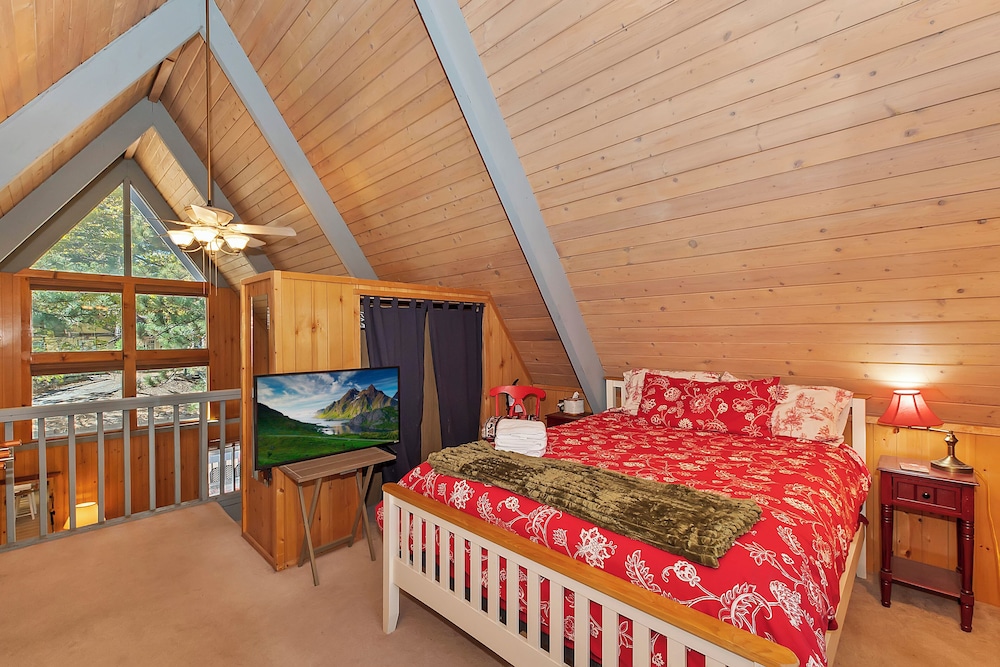 House, Multiple Beds, Patio, Mountain View (The Squirrel'S Nest) photo 2