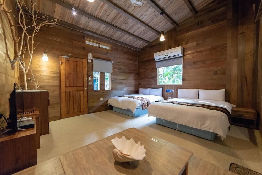 Premier Quadruple Room, Non Smoking, Mountain View photo 3