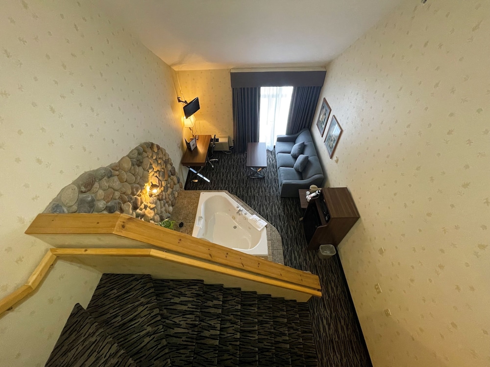 Suite (Jacuzzi) No Pets - Photo 5