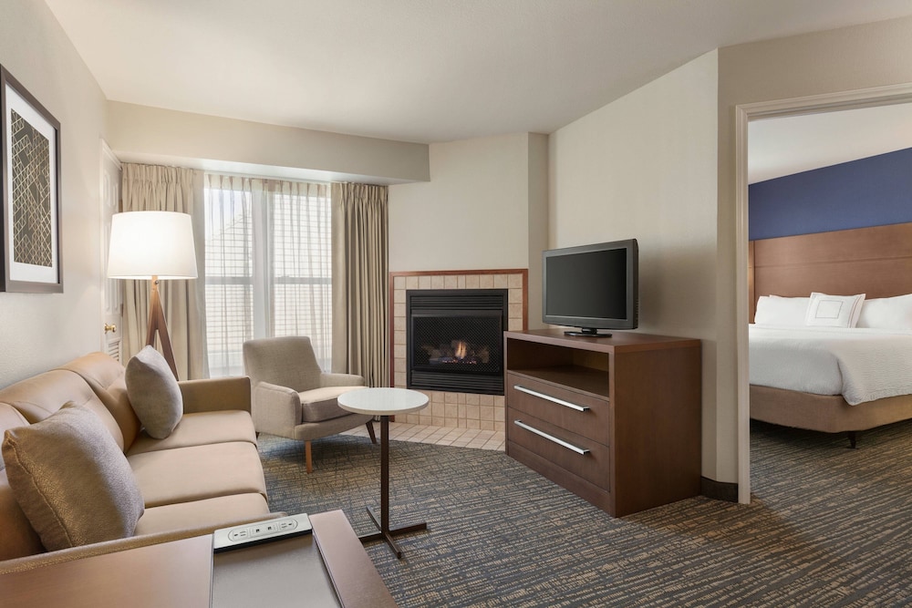 Business Room, 2 Bedrooms (Mobility Accessible, Roll-In Shower) photo 1