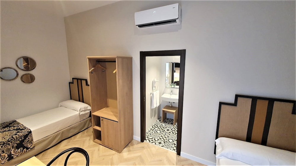 Economy Double Room, 2 Twin Beds