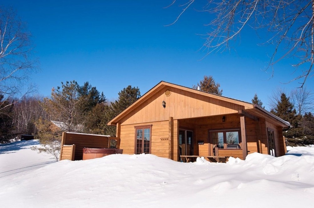 Standard Cottage (Spa Tub) photo 2