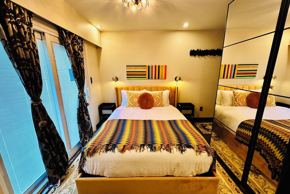Design Room, 1 Queen Bed