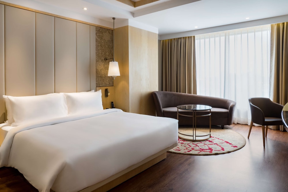 Suite, 1 Bedroom - Photo 2