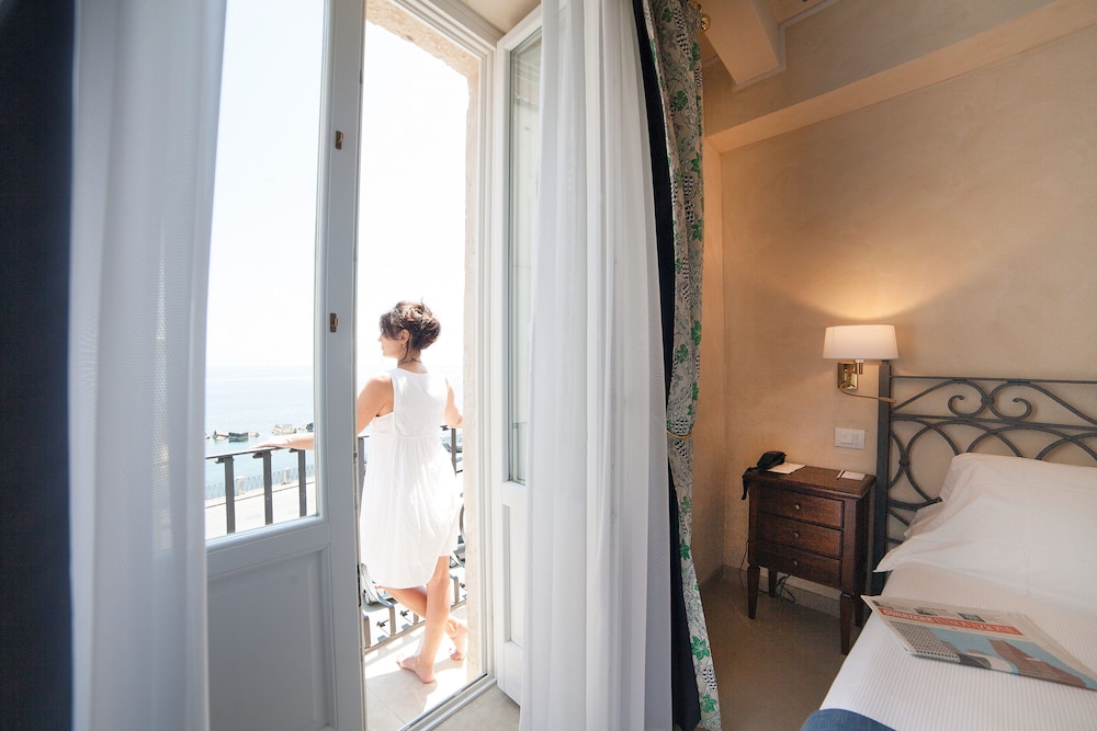Classic Double Room Single Use, Sea View - Photo 6