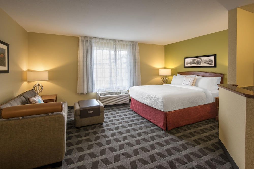 Studio Suite, 1 Queen Bed with Sofa bed (Mobility Accessible, Roll-In Shower) photo 1