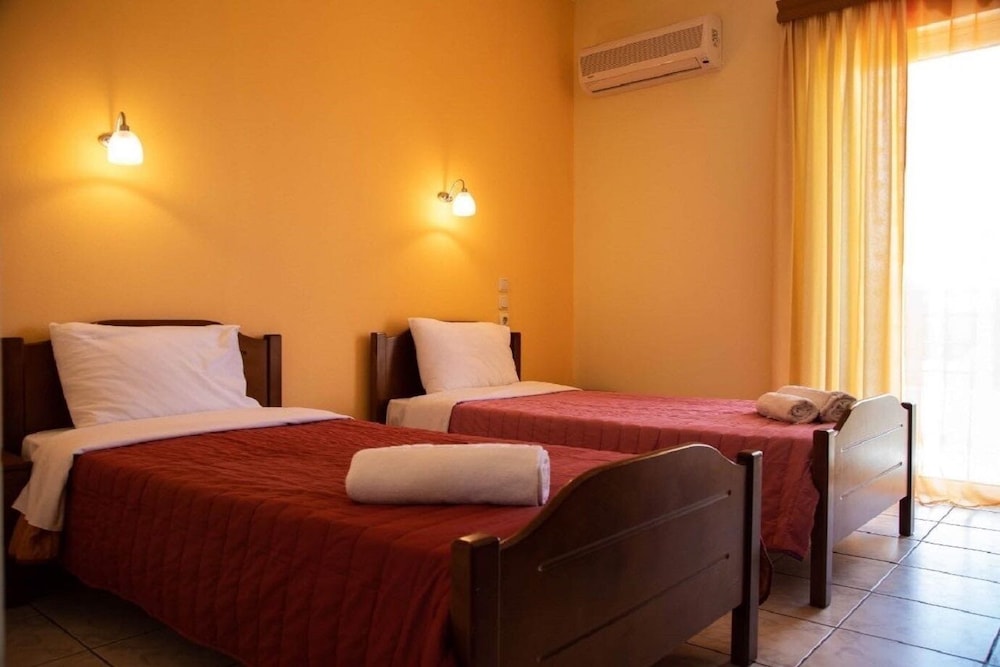 Economy Double or Twin Room, Partial Sea View