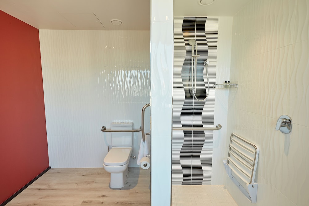 Accessible Room - Photo 4