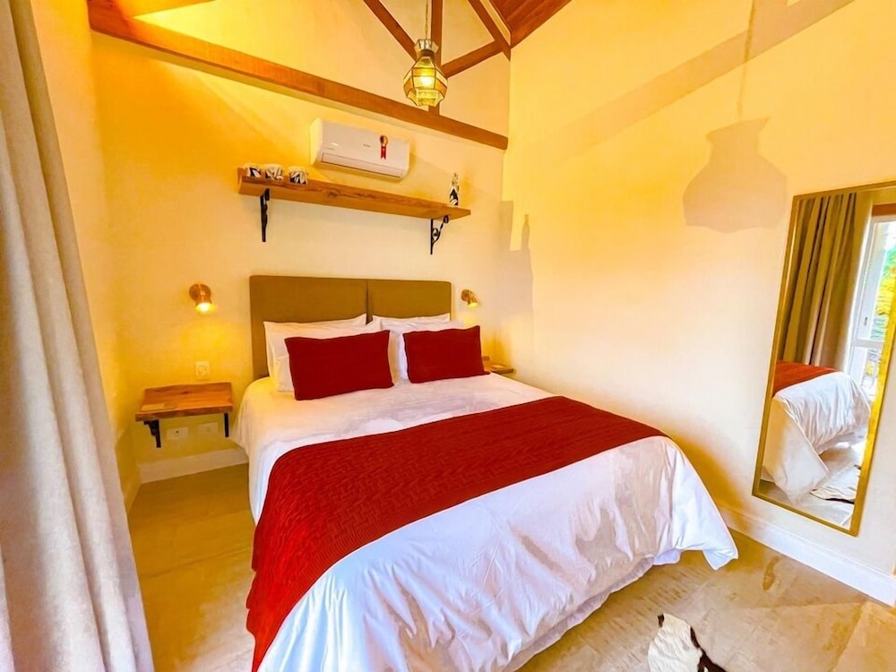 Available room thumbnail 5