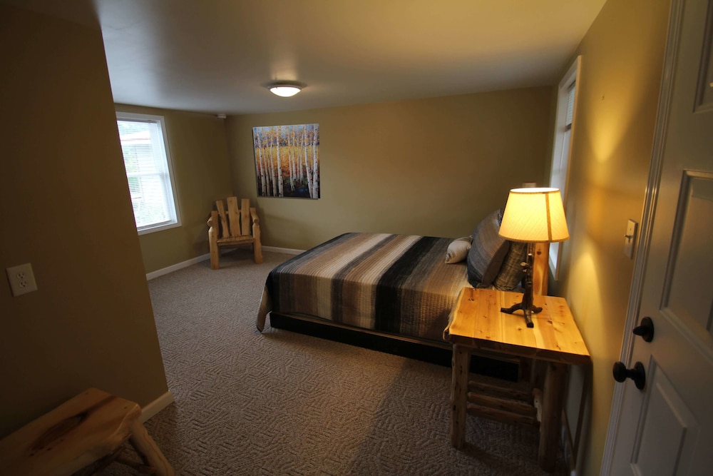Motel Room, 1 Queen Bed photo 2