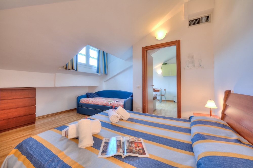 Family Apartment, Multiple Beds, Sea Facing (Frontline Beach 30 - B4 - Near To The) photo 3