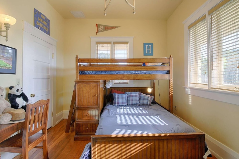 House, Multiple Beds (417 Mansion) photo 2