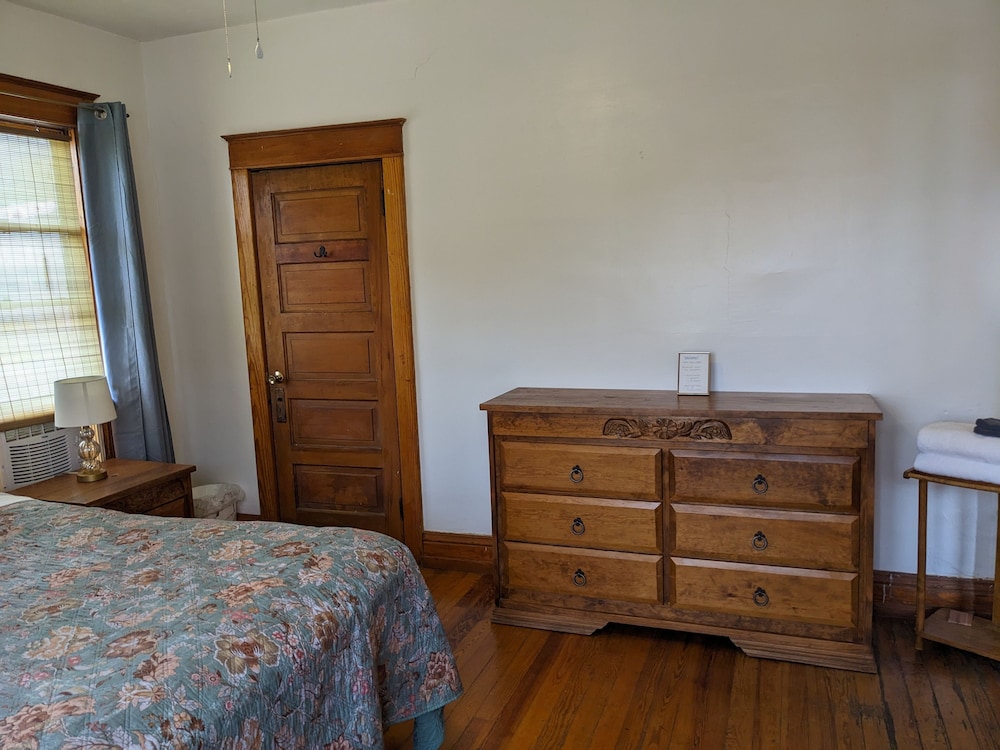 Shared Bath, King Bed, w/ View photo 3