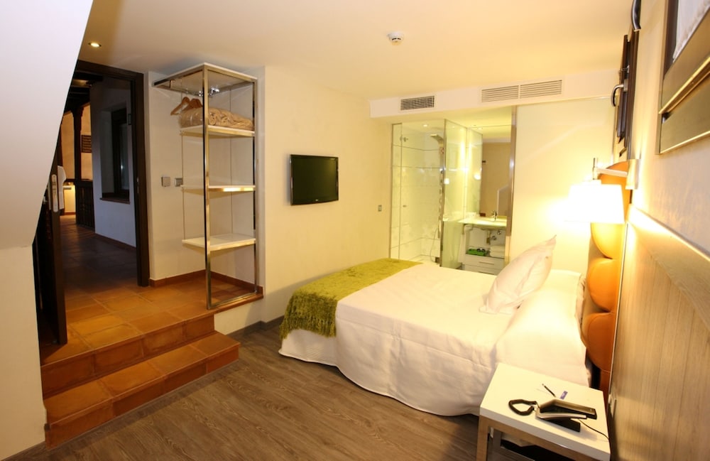 Standard Double Room - Photo 1