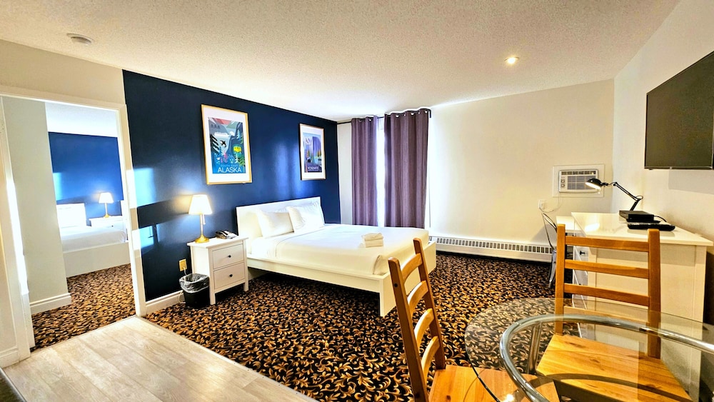 Standard Suite, Multiple Beds, Kitchen