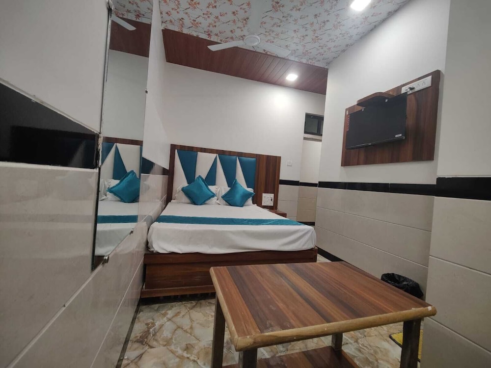 Deluxe Room - Photo 17