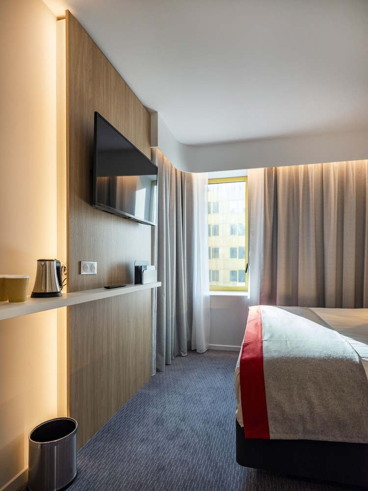 Standard Room, 1 Queen Bed (Free Breakfast) - Photo 8