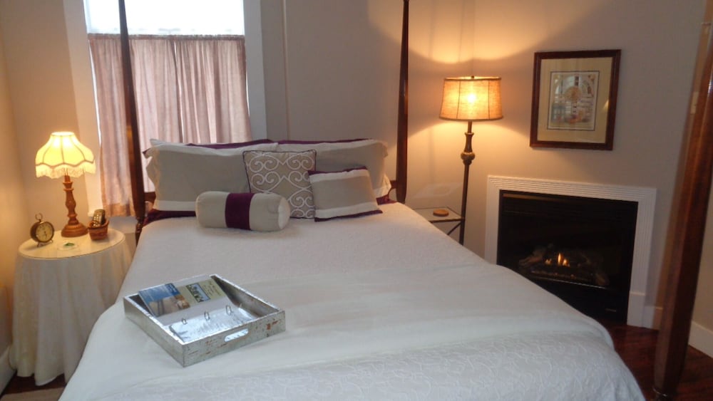 Dillman Suite, 1 Queen Bed, Non Smoking with Jaccuzzi photo 2
