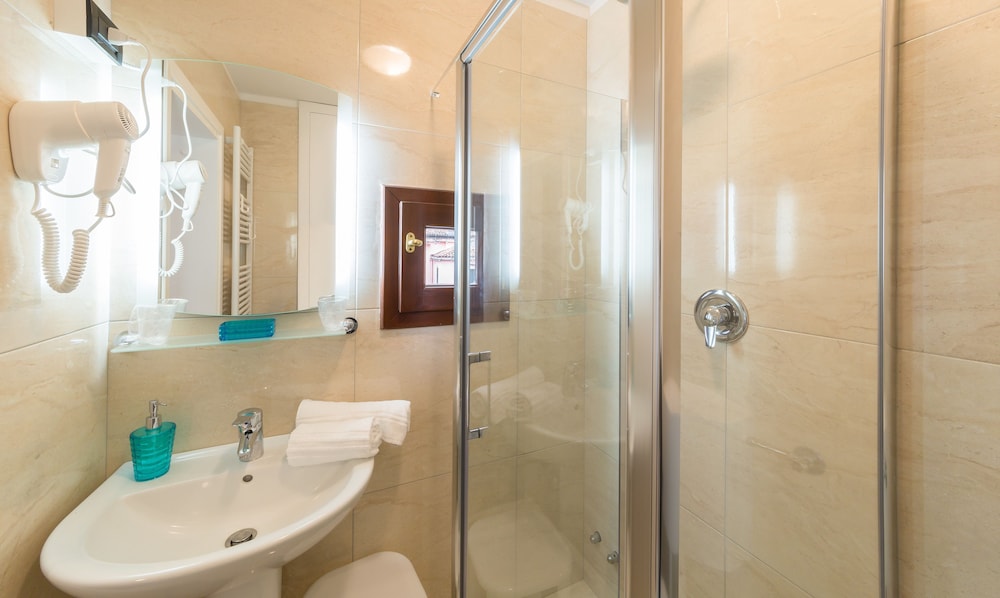 Suite "Carlo Goldoni" View on Campo Santo Stefano photo 2