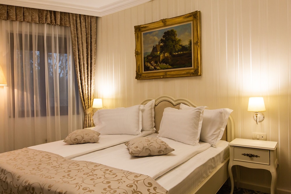 Deluxe Double Room, Balcony, City View (4*)