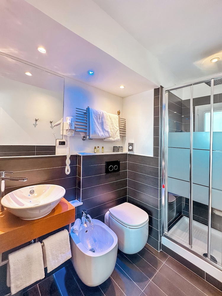 Comfort Double or Twin Room, Terrace, Sea View photo 3
