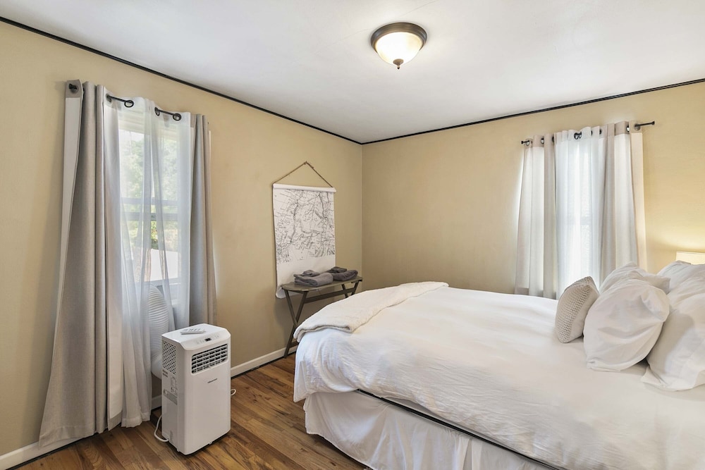 House (4 Bedrooms) photo 2