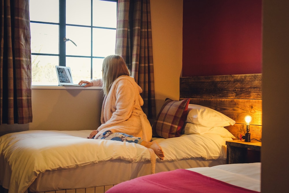 Signature Double or Twin Room, Ensuite - Photo 4