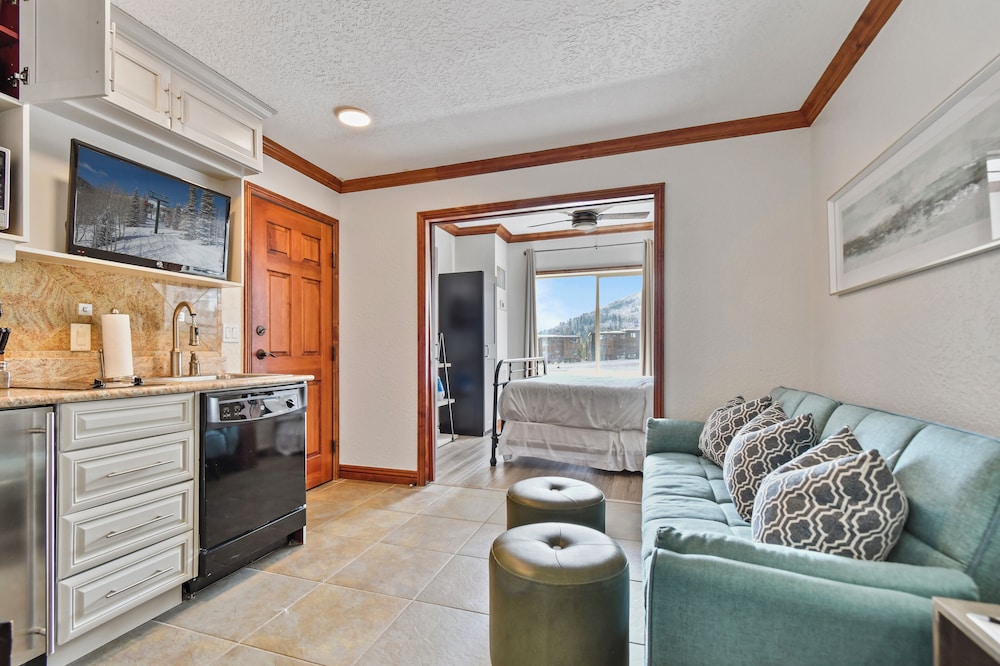 Superior Condo