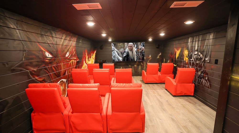 Gandalf s Getaway Indoor Pool Theater Arcade Firepit Book Now, Photo 34