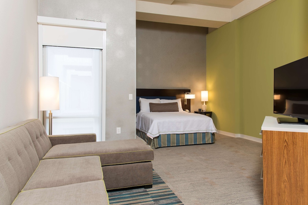 Studio, 1 Queen Bed with Sofa bed, Accessible, Bathtub photo 3