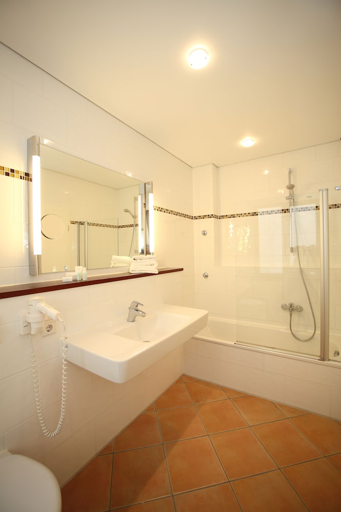 Double or Twin Room - Photo 8