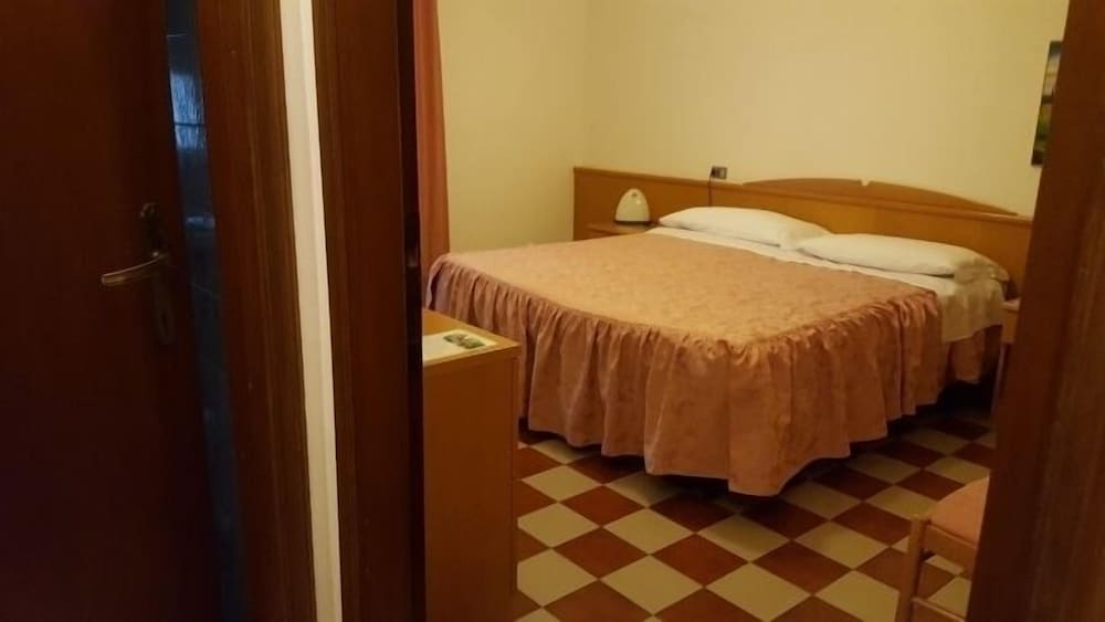 Economy Double Room - Photo 1