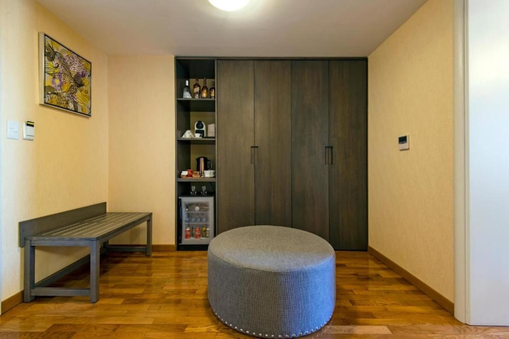 Suite, Balcony thumbnail 6