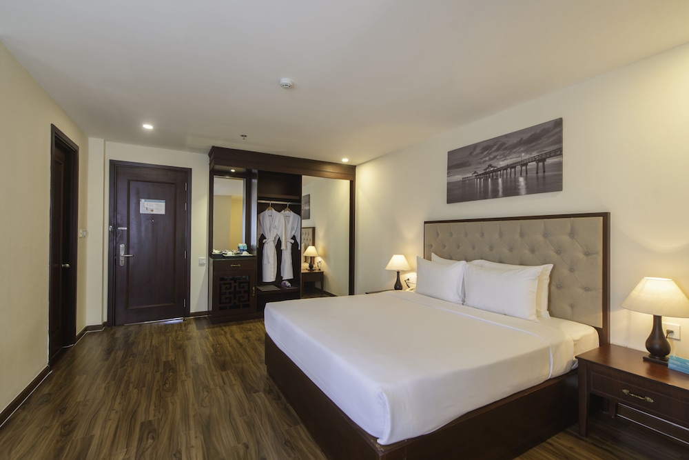 Senior Deluxe Room - Photo 9