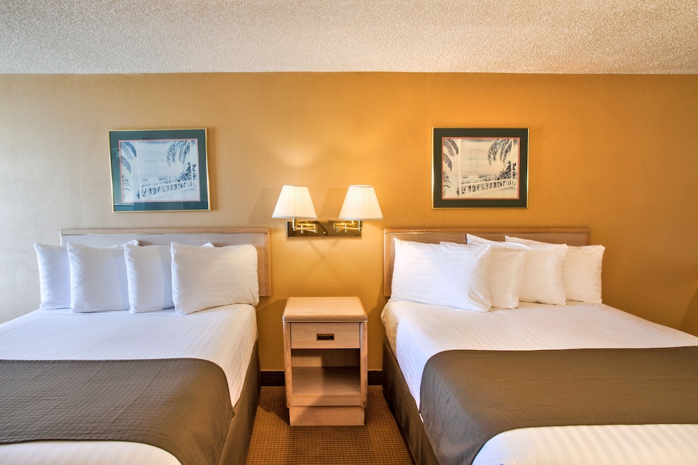 2 Queen Oceanfront