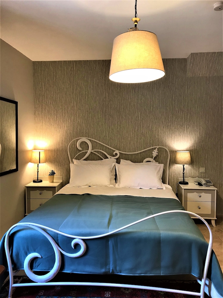 Deluxe Double Room, 1 Queen Bed, Non Smoking, City View
