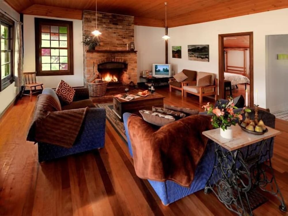 Classic Cottage, 1 Bedroom, Non Smoking, Fireplace (Timbercutter's Cottage) photo 3