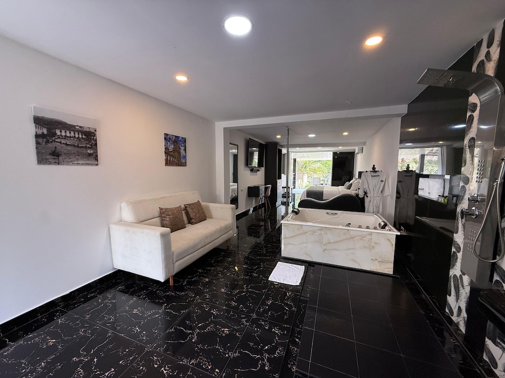 Deluxe Suite, Balcony, Pool View