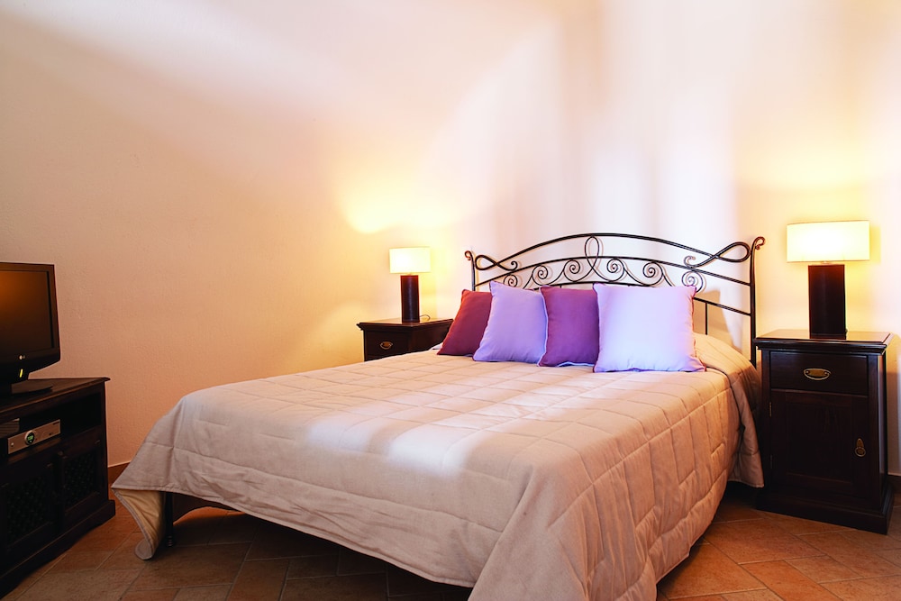 Two Bedroom Maisonette with Caldera View - Photo 5
