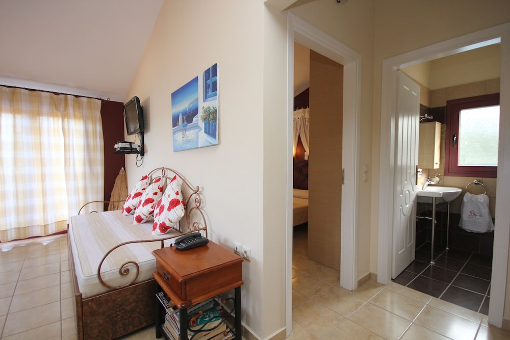Suite, 1 Bedroom, Kitchen (Sea and Pool View) photo 1