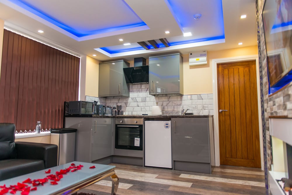 Executive Apartment, Ensuite photo 3