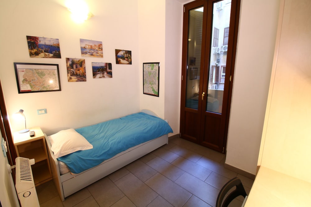 Single Room (1+1 ) photo 2