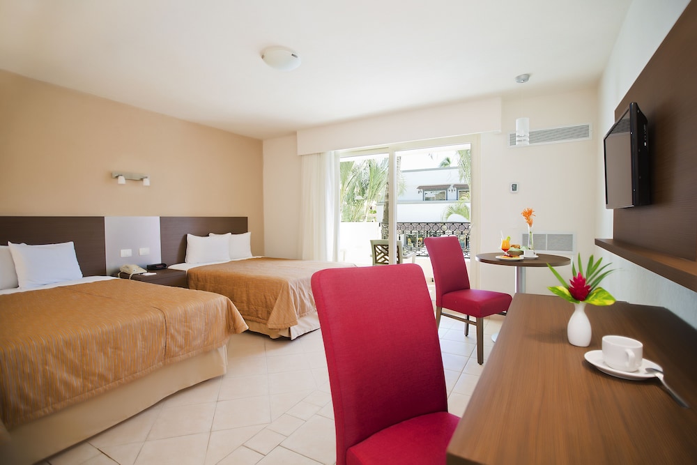 Standard Room, 2 Double Beds - Photo 1