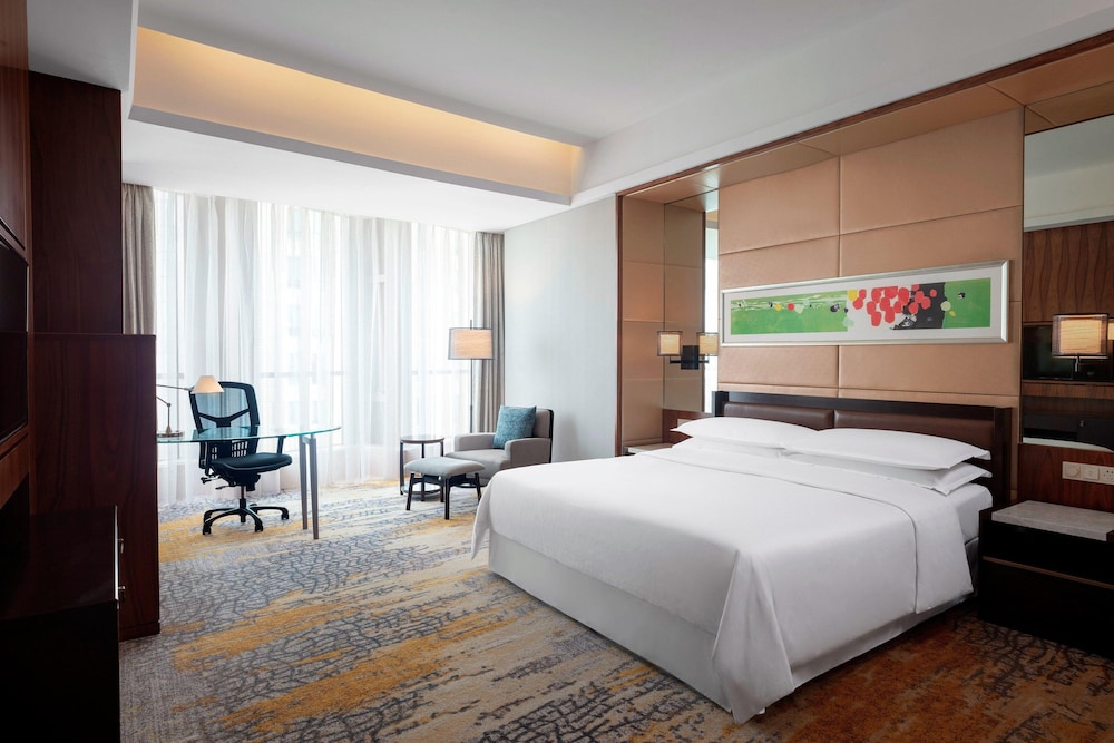 Premier Room, 1 King Bed photo 1