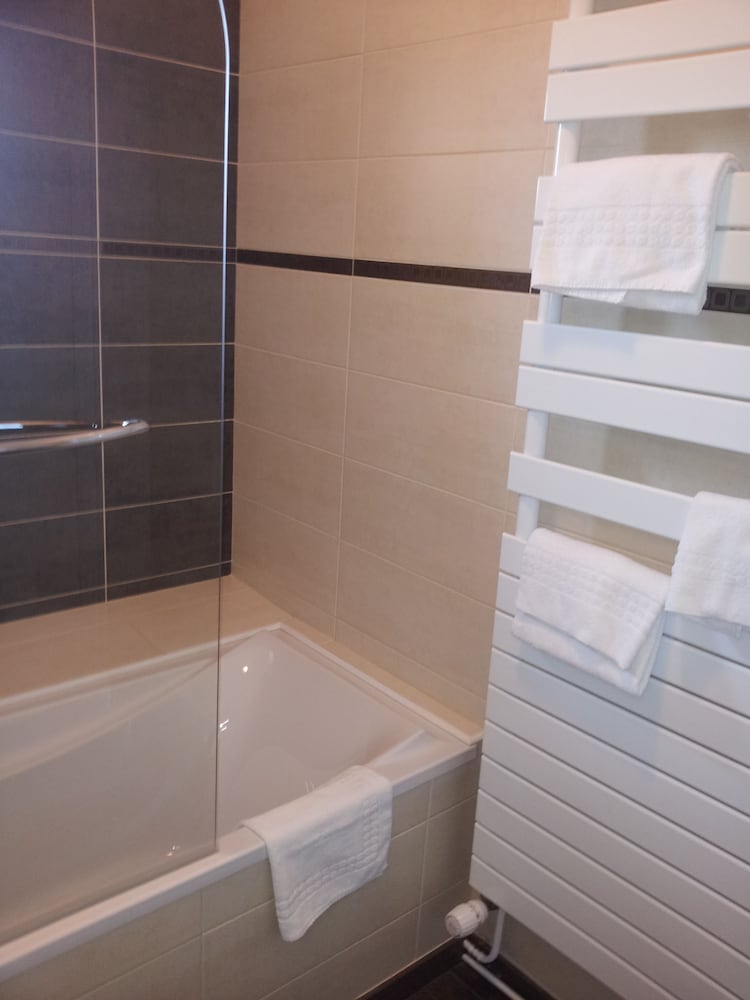 Double Room, Harbour View with Bath photo 2