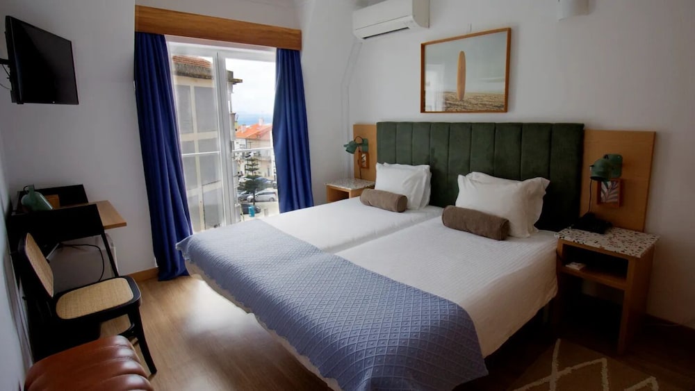 Doppelzimmer oder Zweibettzimmer mit teilweisem Meerblick
