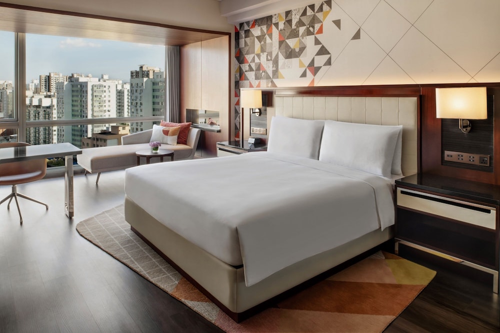 Deluxe Room, 1 King Bed (Grand) photo 2