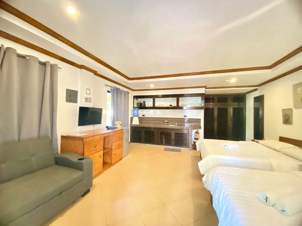 Deluxe Studio Suite, 2 Queen Beds photo 2