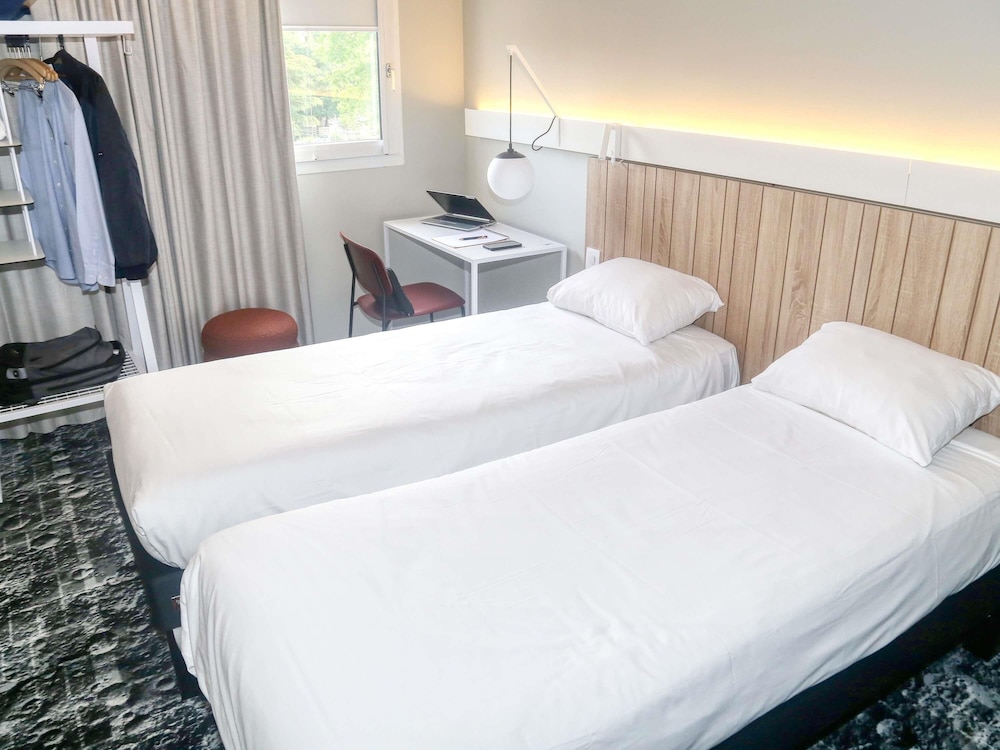 Standard Room, 2 Twin Beds - Photo 1